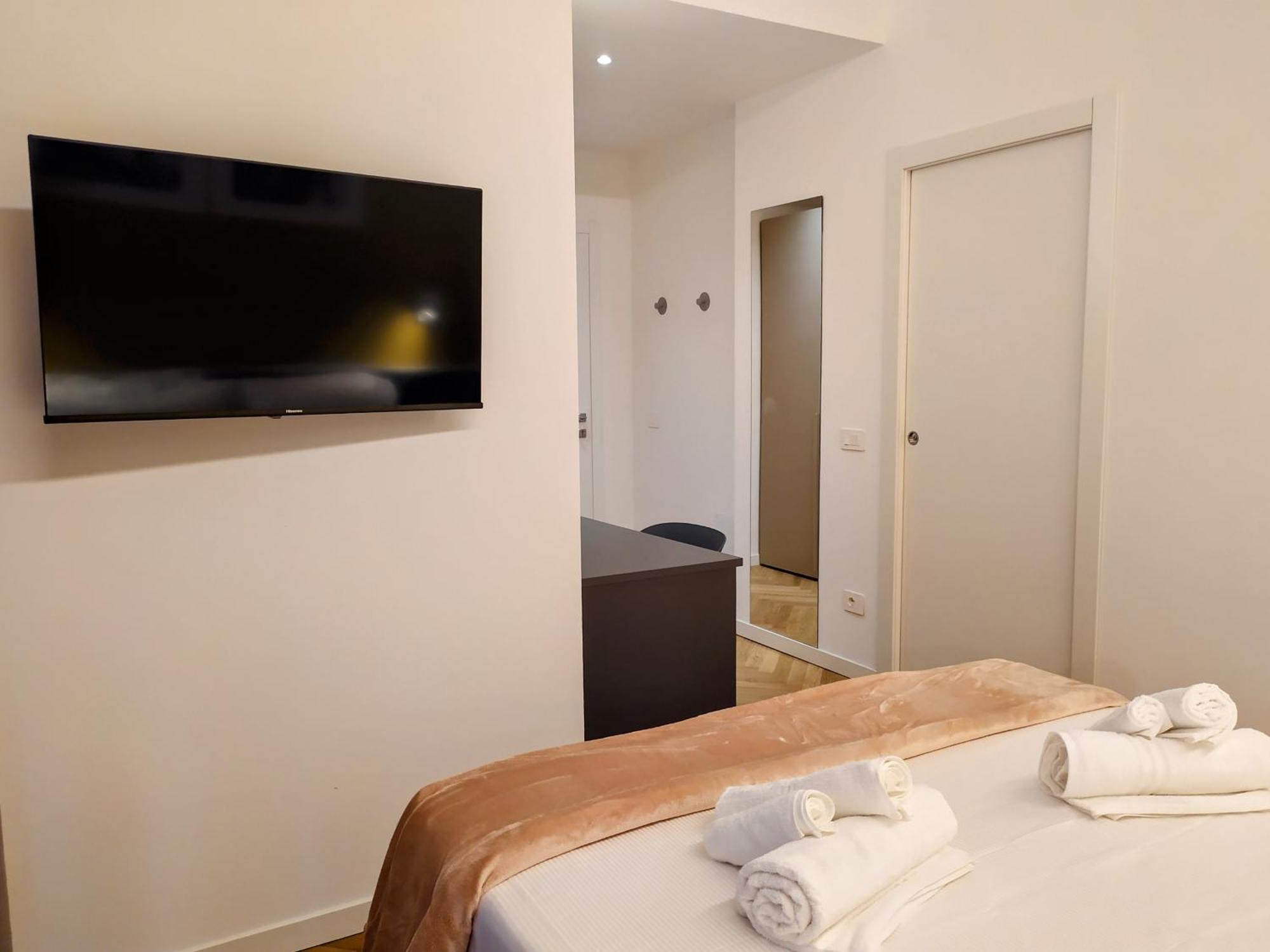Mako Suites - Centro E Stazione モンツァ エクステリア 写真