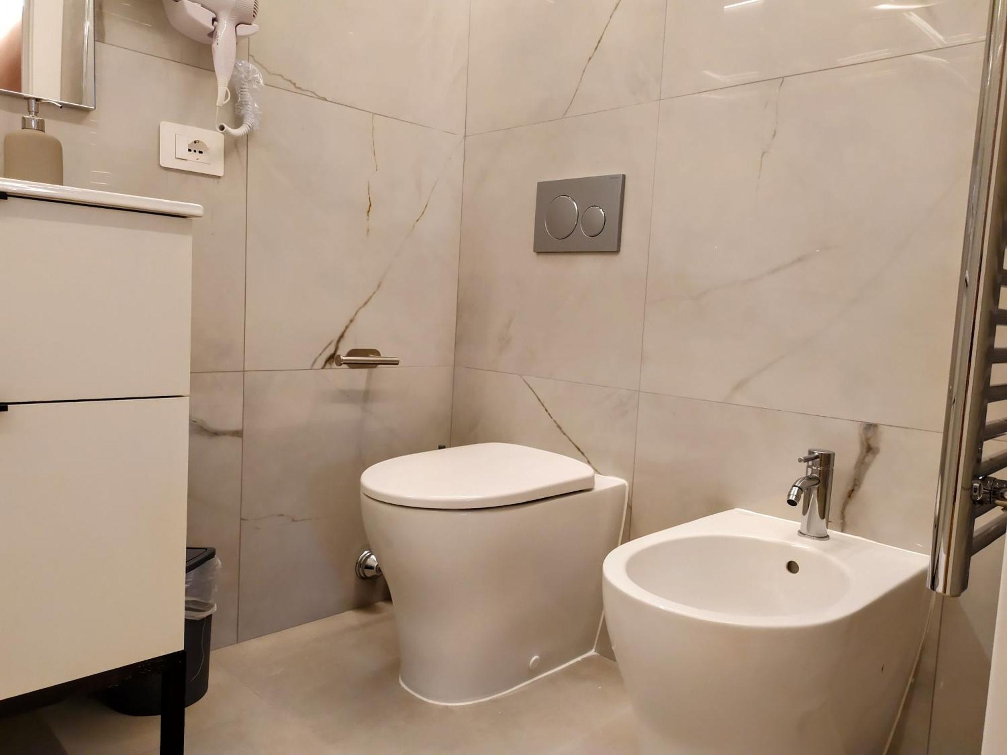 Mako Suites - Centro E Stazione モンツァ エクステリア 写真