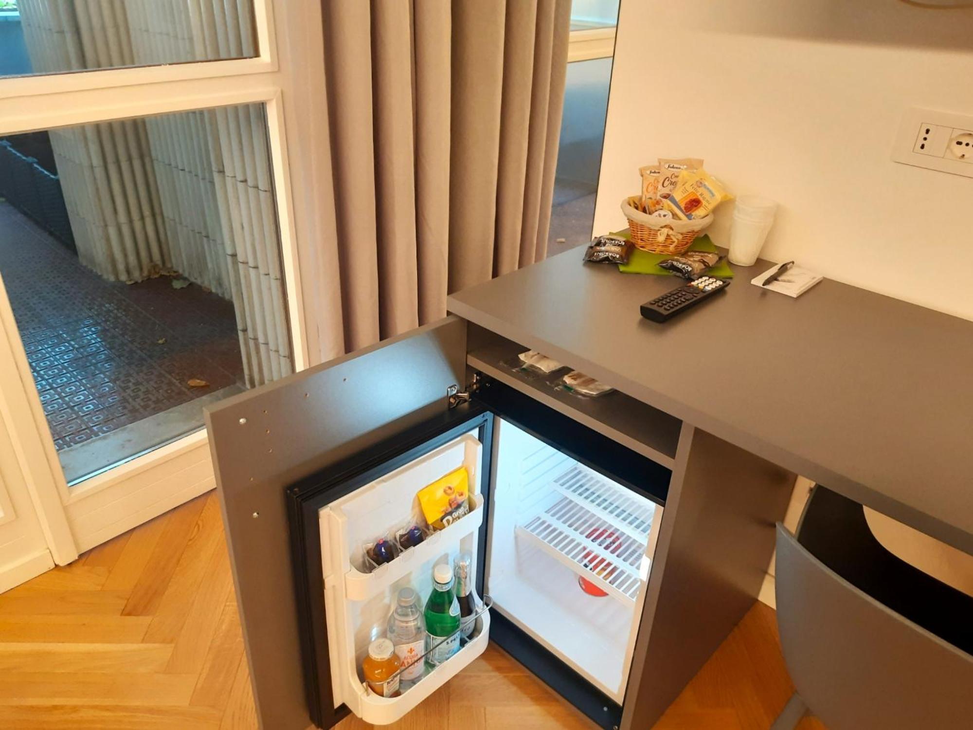 Mako Suites - Centro E Stazione モンツァ エクステリア 写真