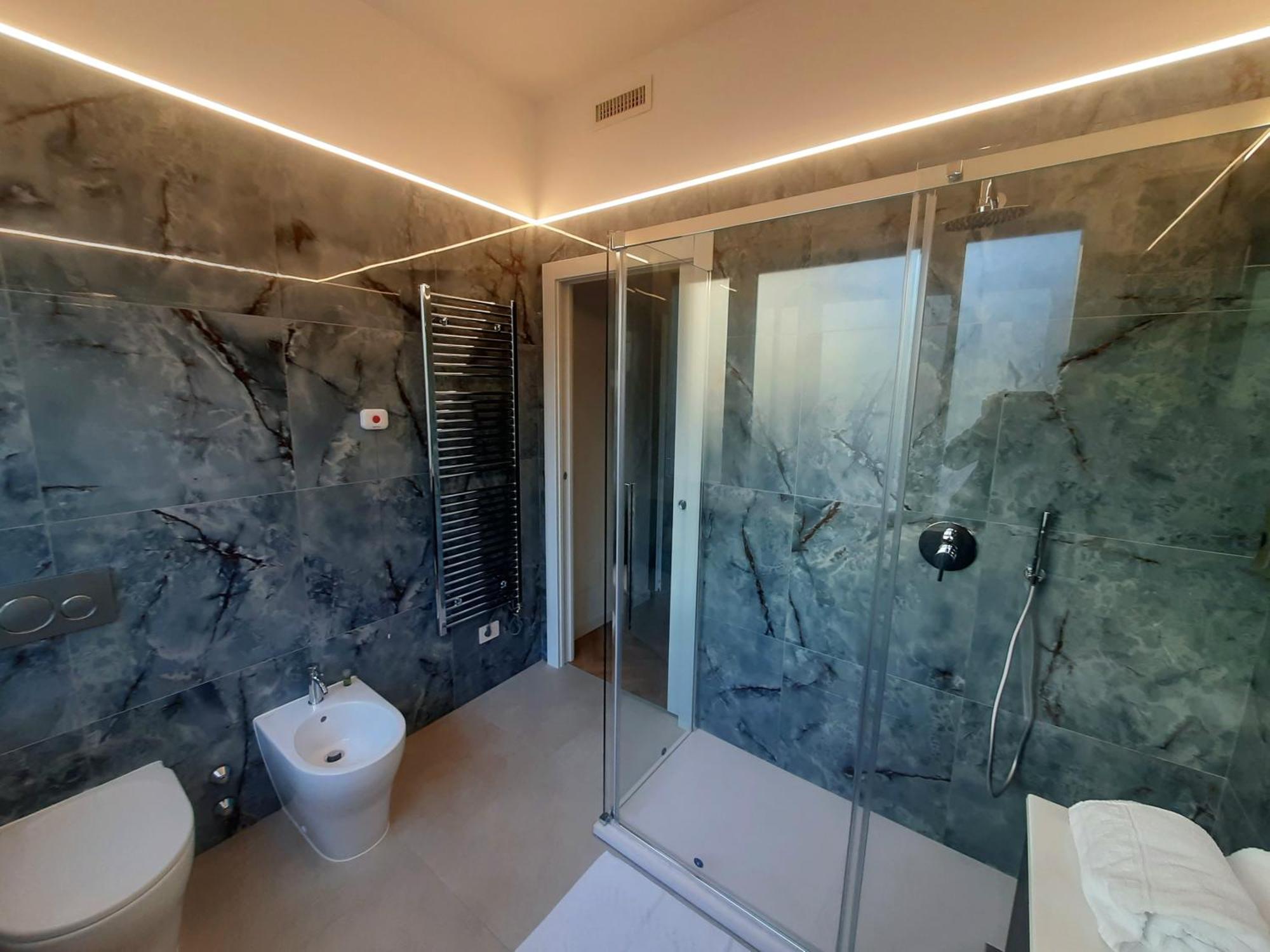 Mako Suites - Centro E Stazione モンツァ エクステリア 写真